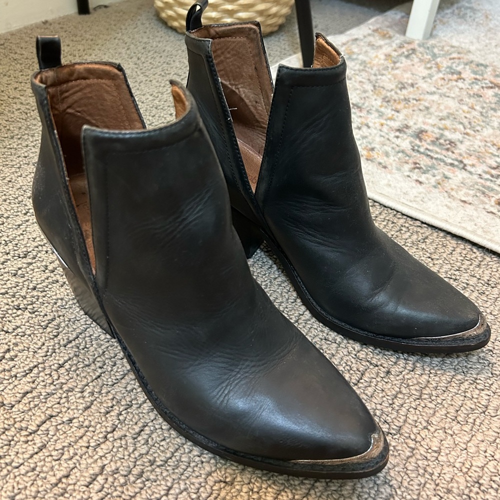 Jeffrey Campbell Cut out booties